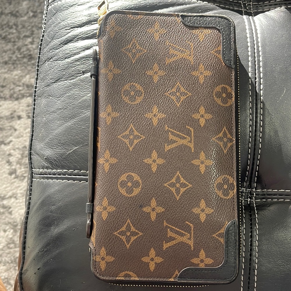 Monogram and Black leather Louis Vuitton Travelers wallet